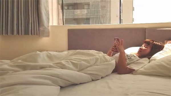 风流才子高价调教手机店嫩妹，激情约炮夜夜销魂！