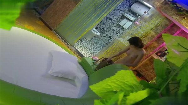 黑店偷拍！帅哥狂操极品苗条女友，酒店激情啪啪汁液飞溅！