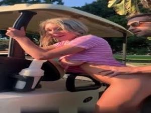 富豪高尔夫球场诱骗巨乳打工妹，草地野战呻吟不断！