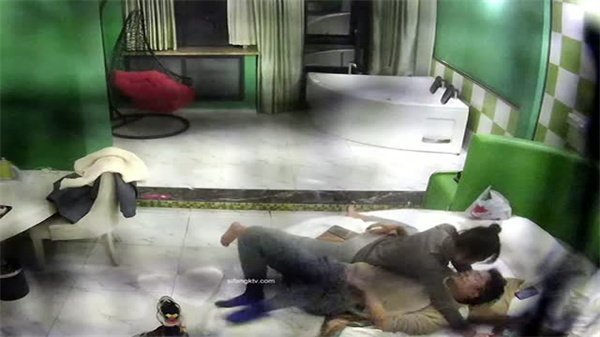 2021年酒店隐藏摄像头偷拍绝密视频流出！高清解禁实录，偷窥激情现场