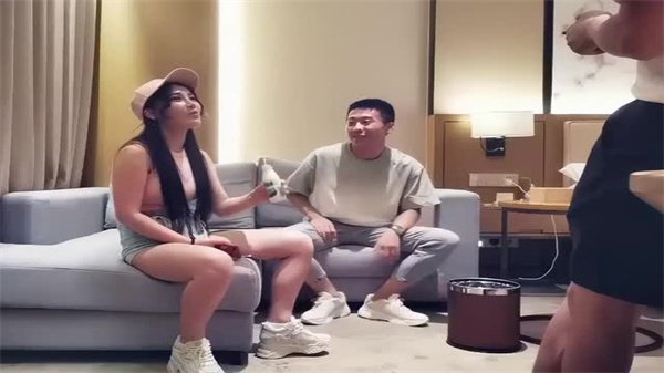 豪门夫人玩激情3P，高潮连连