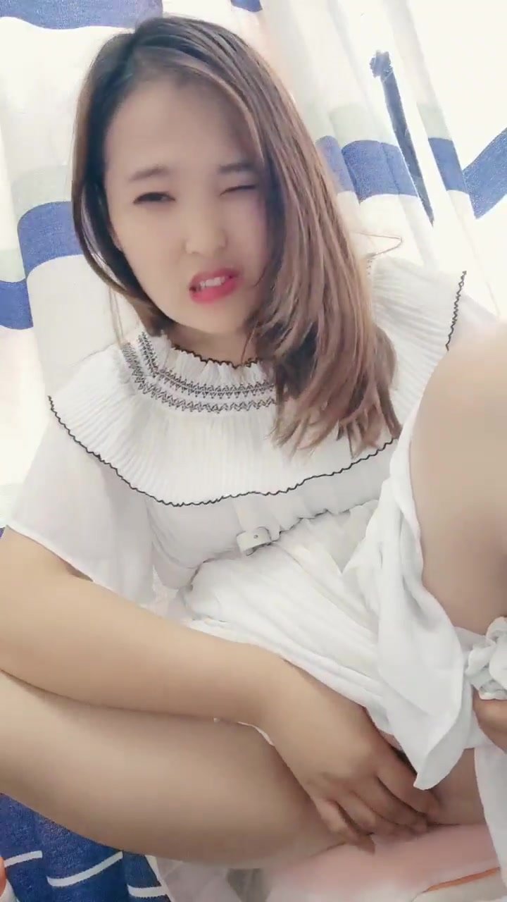 四川辣妈边玩跳蛋边哄娃：宝贝别闹，没见妈妈忙着高潮吗？超刺激自慰现场！