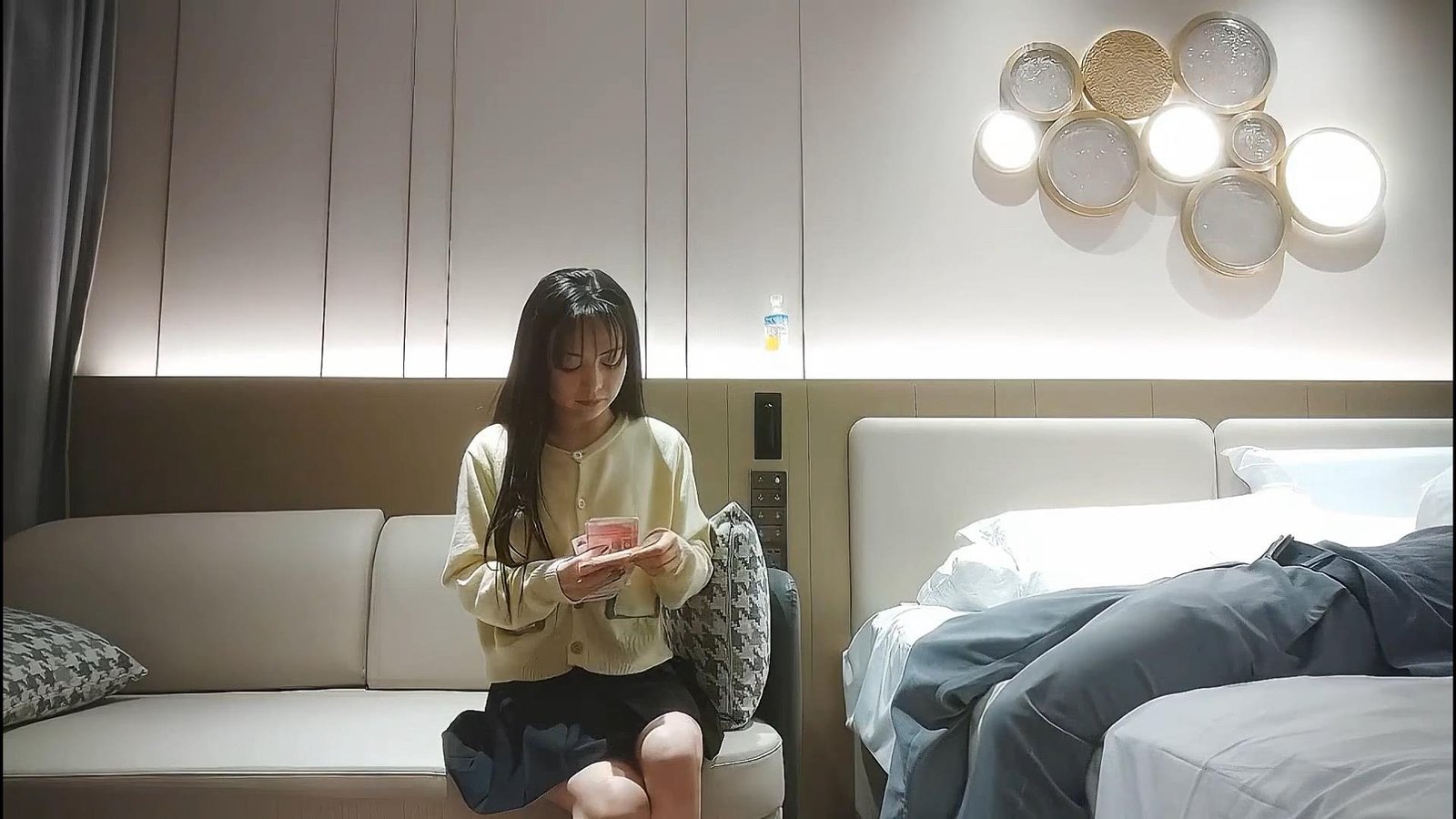 派对首战药效发作！饥渴男女灵肉激烈交合高潮迭起