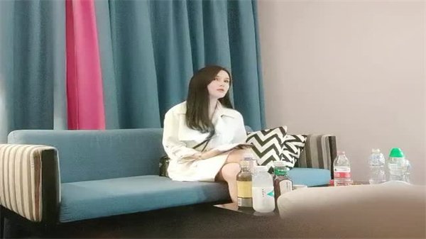 甜美女神深夜出动：巨乳美腿颜值爆表，喷血诱惑等你来战！