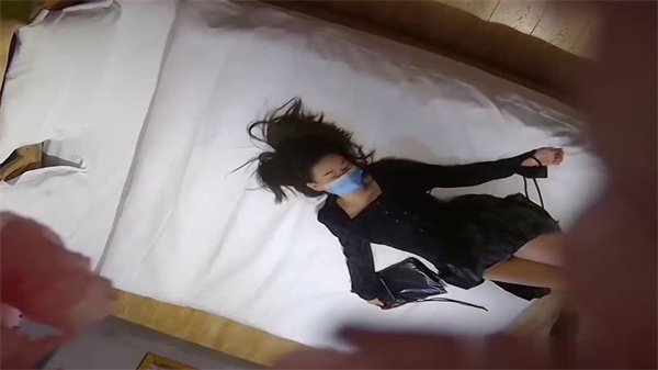 极品女友换上黑丝主动求欢，各种体位狂插猛干，高潮迭起欲仙欲死！