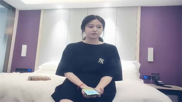 极品寻花！文静高马尾妹子深喉特写，硬到忍不住托臀后入狂干