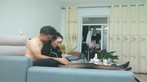 今晚狂操外围马尾辫风骚御姐，湿身诱惑让你欲罢不能