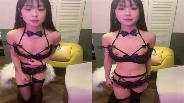 黑丝苗条贫乳欲女骑乘狂操，口交浪叫吸舔狼友鸡巴