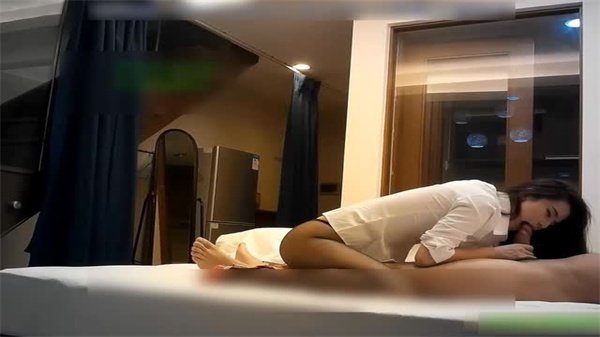 黑丝OL大长腿开档丝袜诱惑难挡，美女欲火焚身让人欲罢不能！