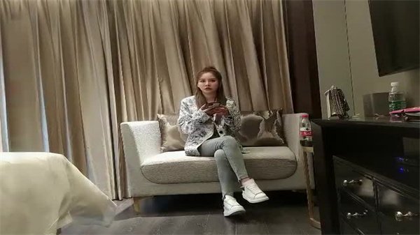 【直男收割机】高马尾网红辣妹牛仔裤性感实录 修长美腿勾人姿势 小哥哥看完硬到爆炸