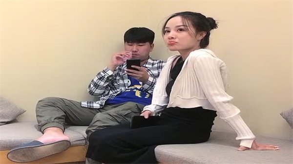 天价私约极品外围女，上门服务爽翻天！