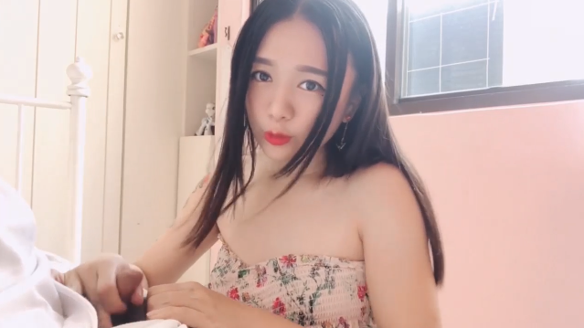 欲求不满少妇深夜街头随机捕获路人情侣 带回房激情缠绵全程高清无码