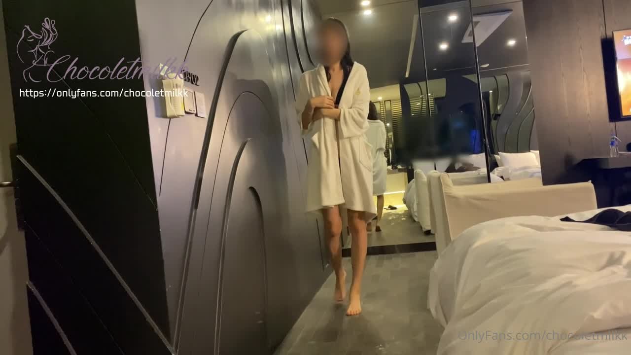 户外泳池激情野战！性感比基尼湿身诱惑 泳池边疯狂造爱实录